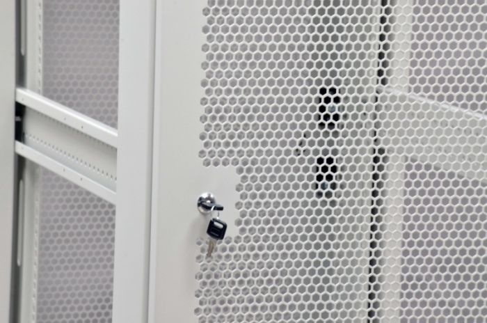 Шафа 19" 42U, 610х1055 мм (Ш*Г) перфоровані двері (66%)