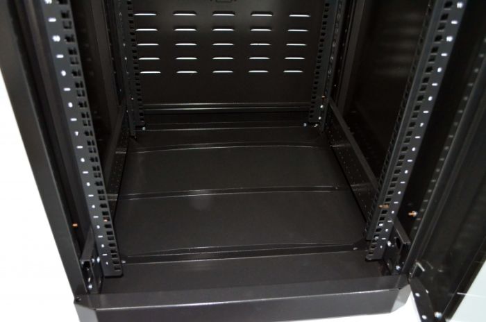Шафа 19" 28U, 610х675 мм (Ш*Г)